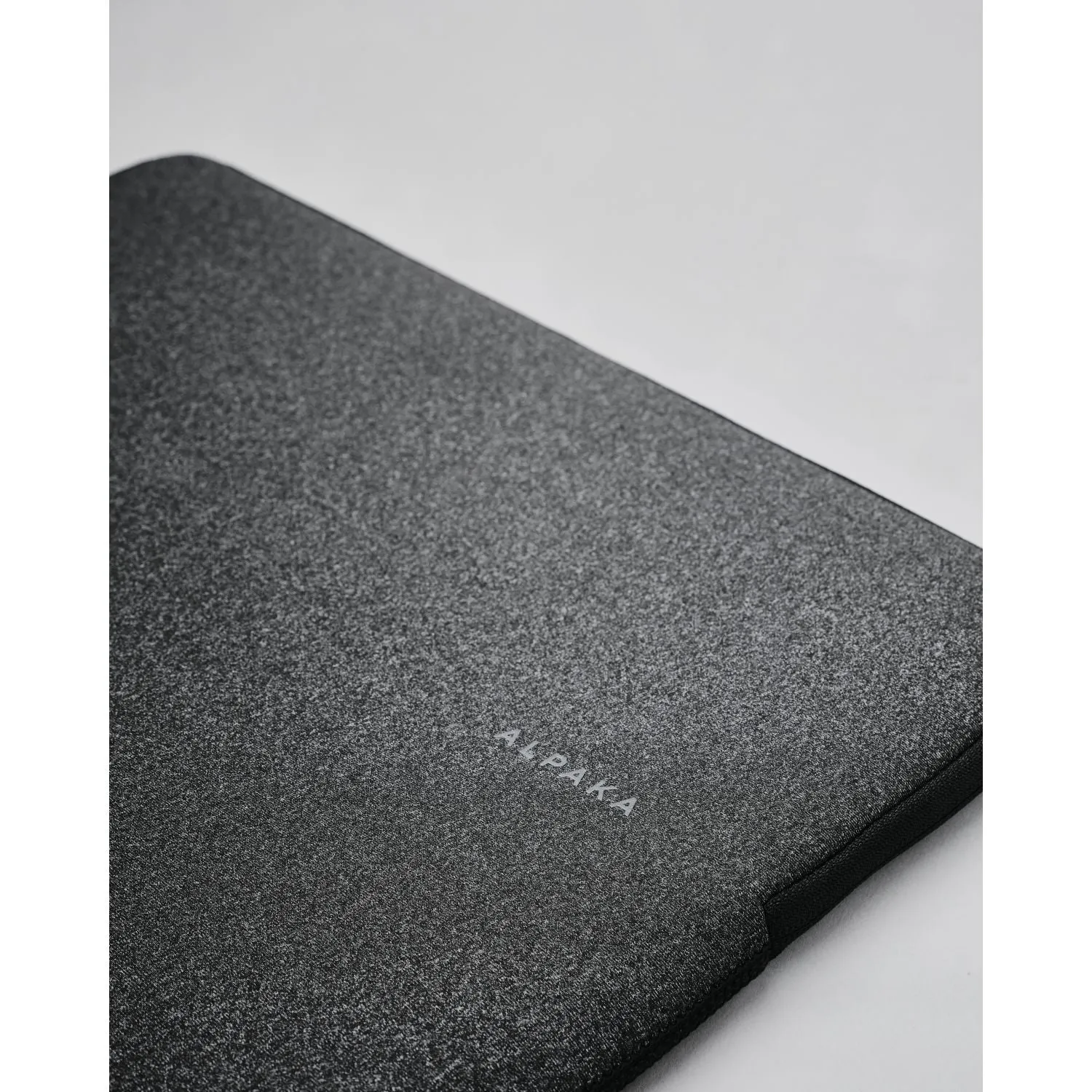 ALPAKA Slim Laptop Sleeve 16"