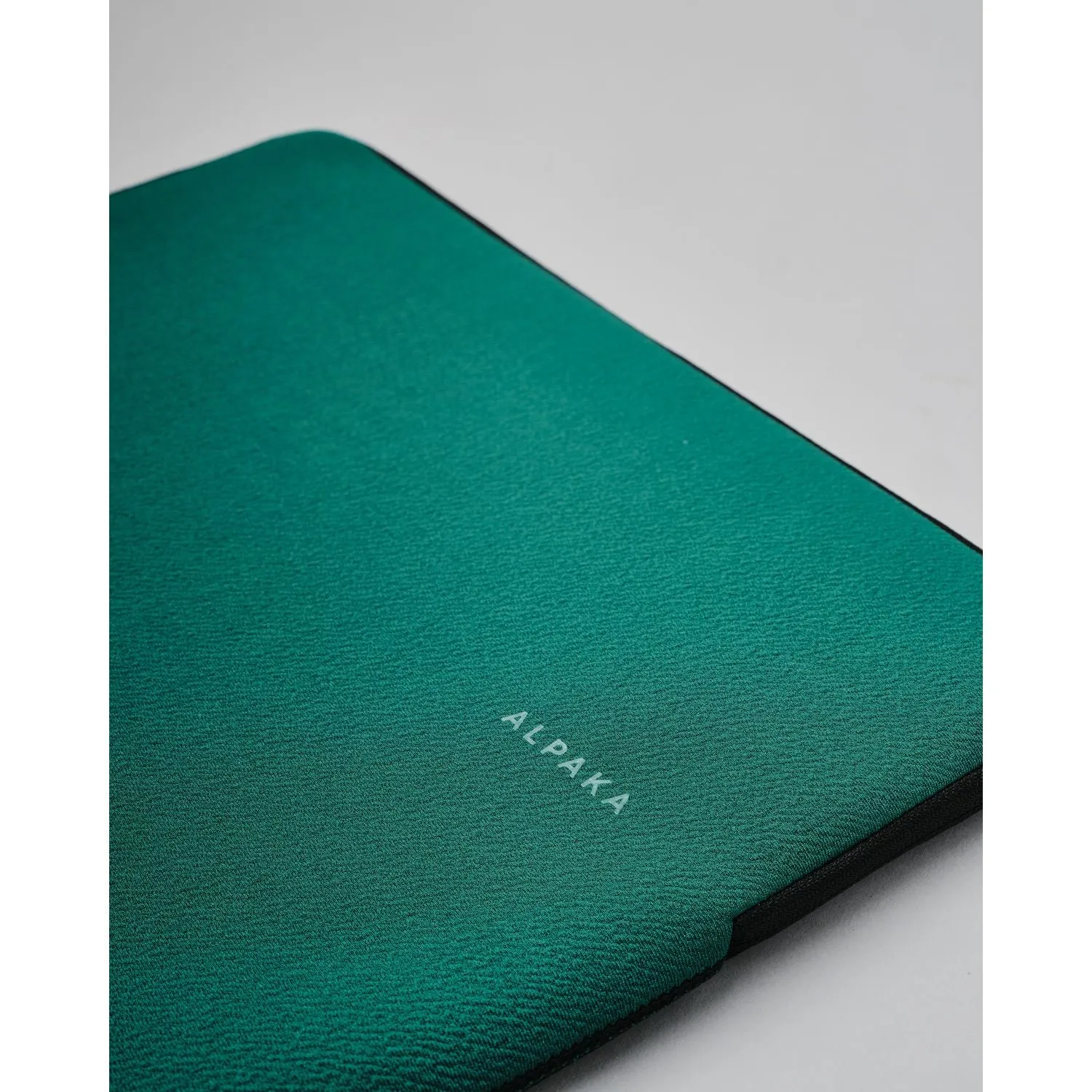 ALPAKA Slim Laptop Sleeve 16"