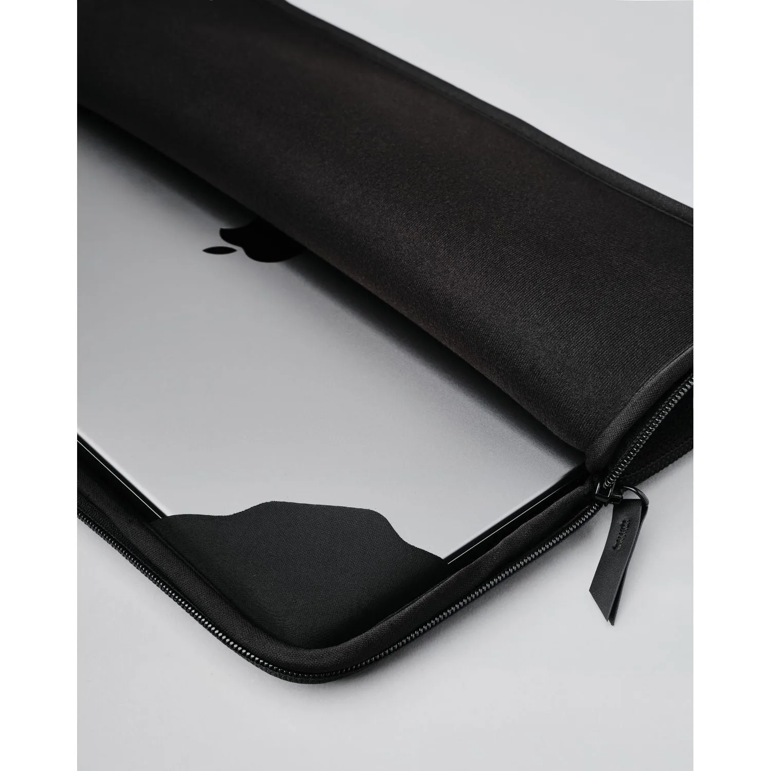 ALPAKA Slim Laptop Sleeve 16"