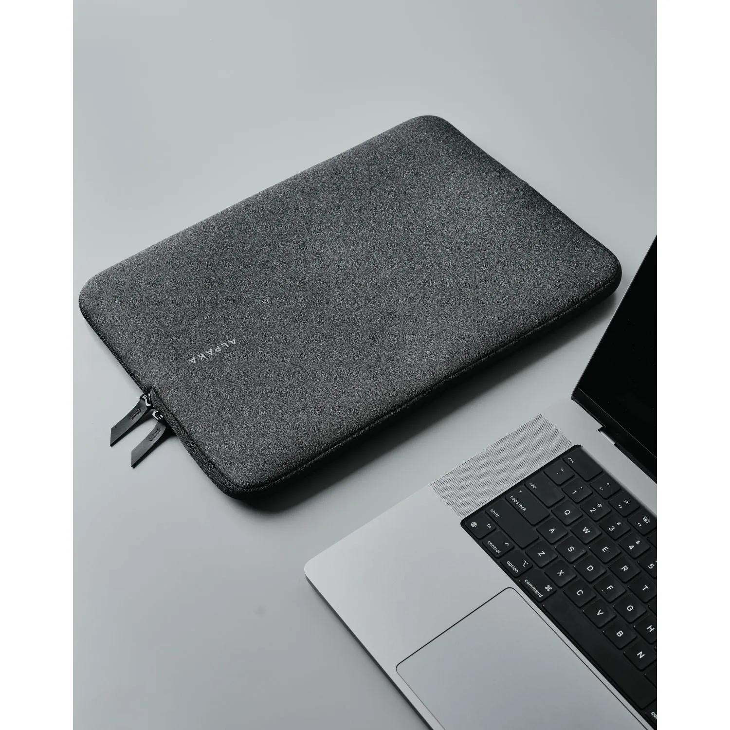 ALPAKA Slim Laptop Sleeve 16"