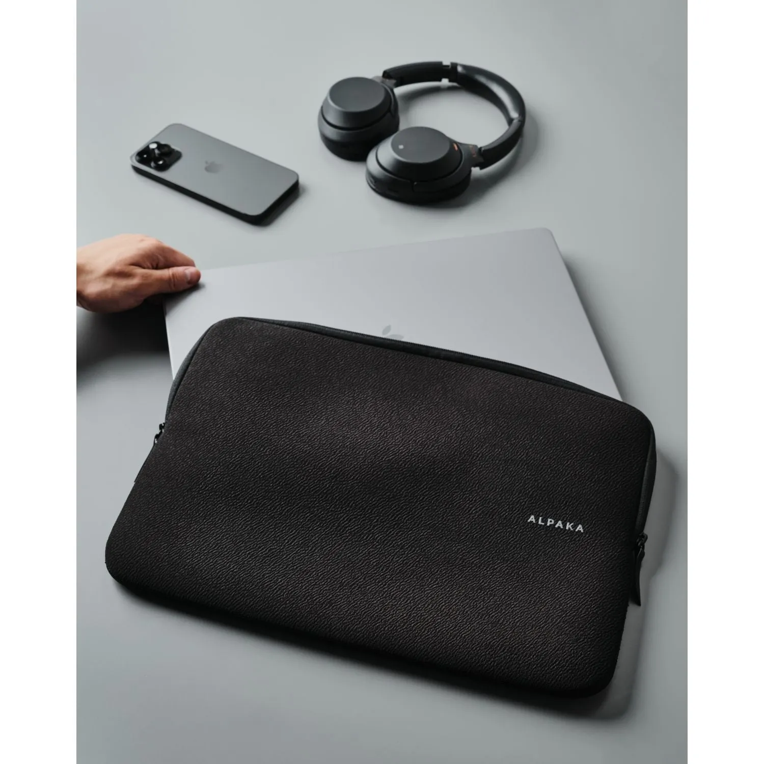 ALPAKA Slim Laptop Sleeve 16"