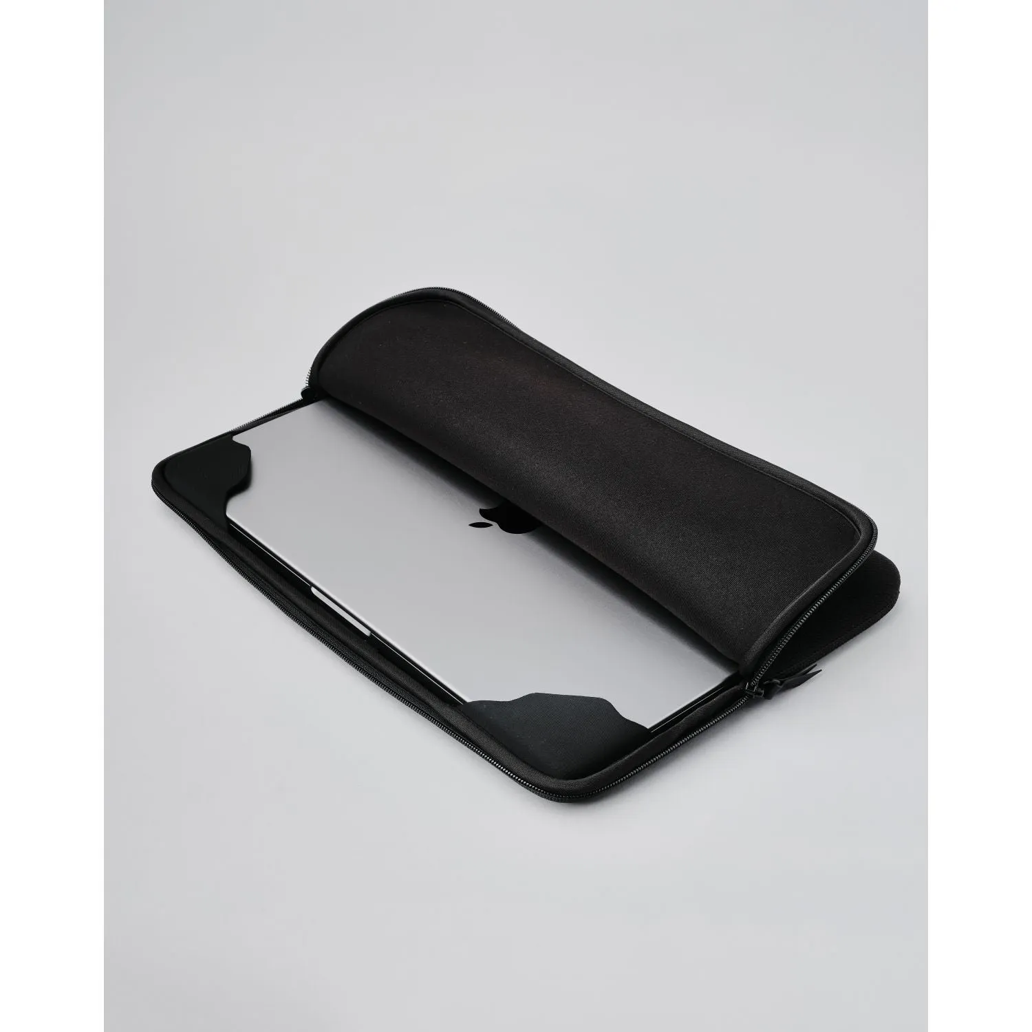 ALPAKA Slim Laptop Sleeve 16"