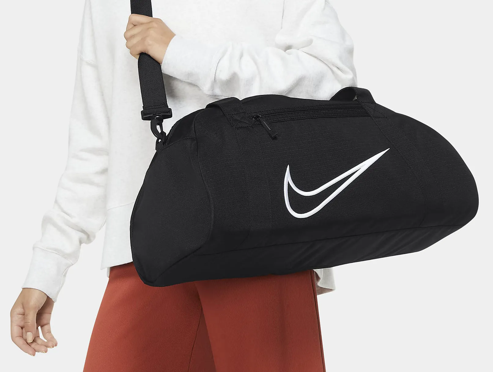 .Nike Gym Club Training Duffel Bag - (DA1746 010) - R2LB