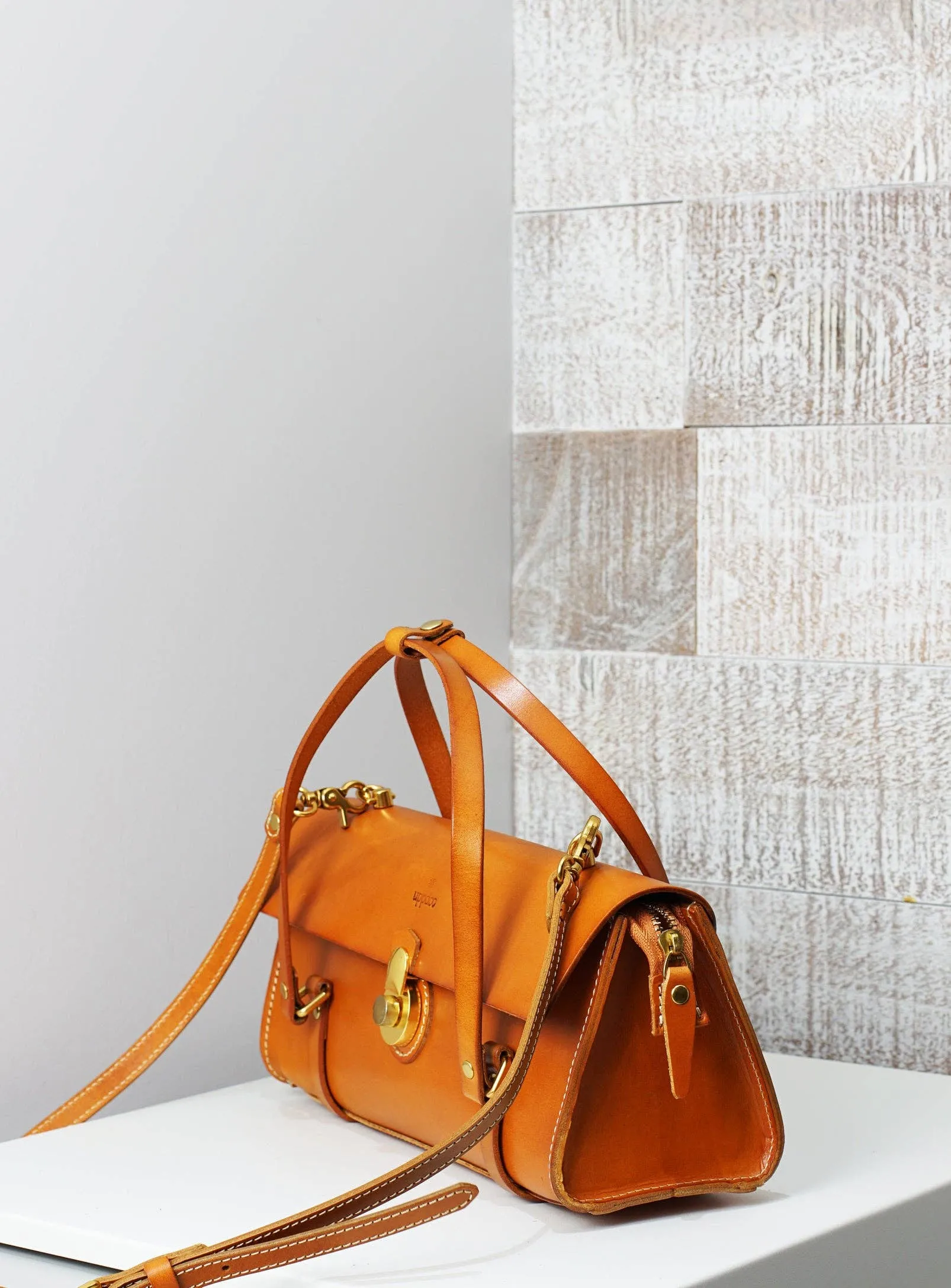 Vive Classic Baguette Satchel Apricot