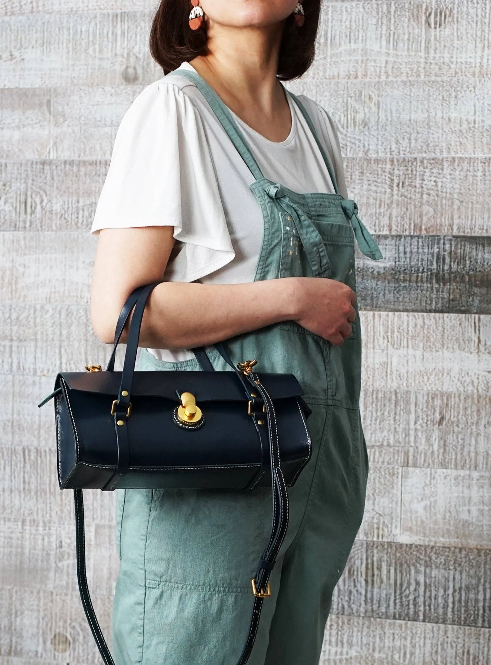 Vive Classic Baguette Satchel Apricot